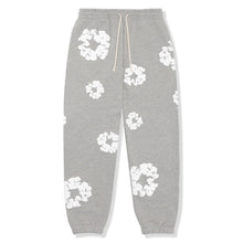 Laden Sie das Bild in den Galerie-Viewer, Denim Tears Cotton Wreath Sweatpants Grau